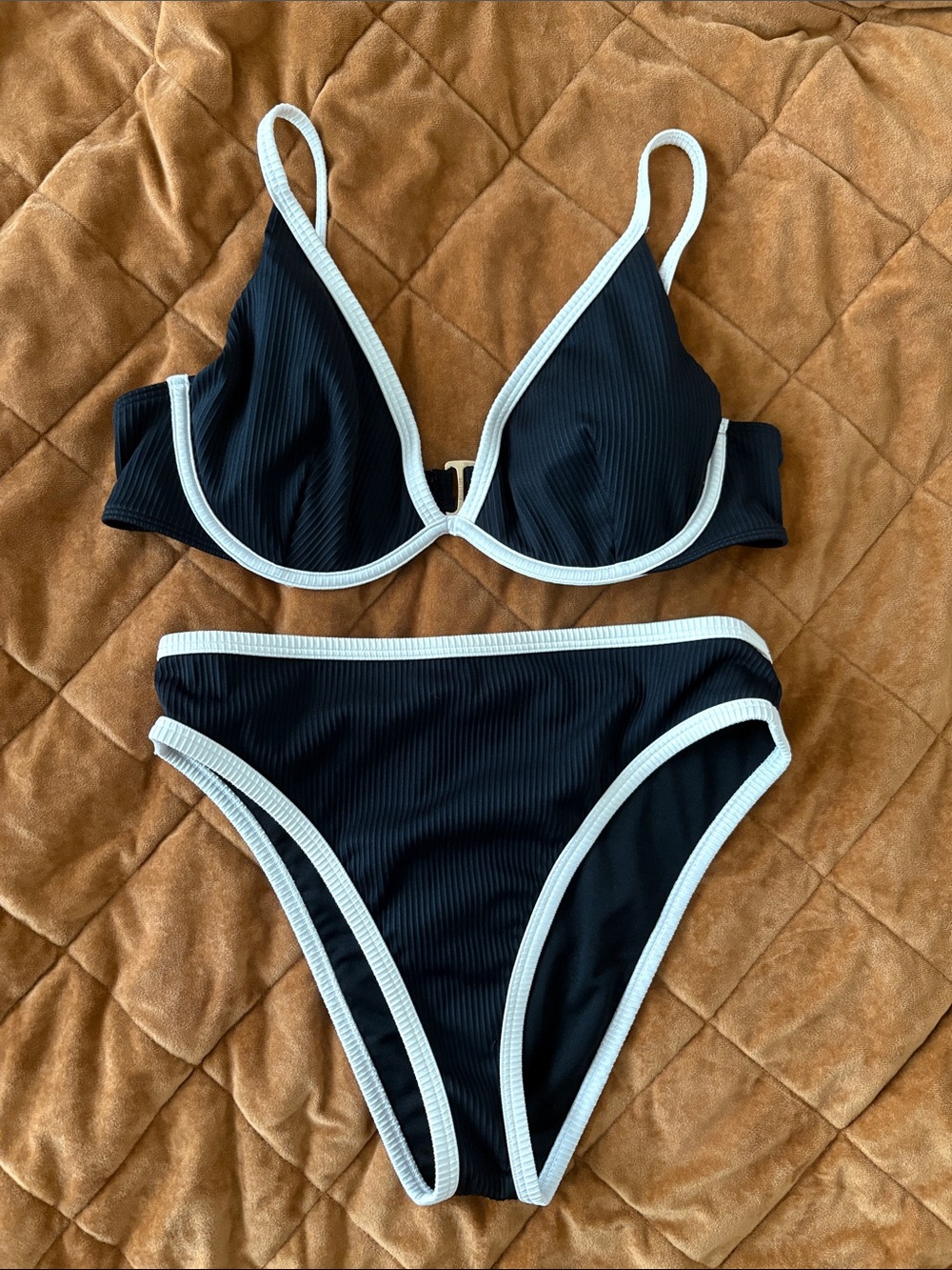 Hollister Black & White Contrast Ribbed Bikini Set - Women Swim